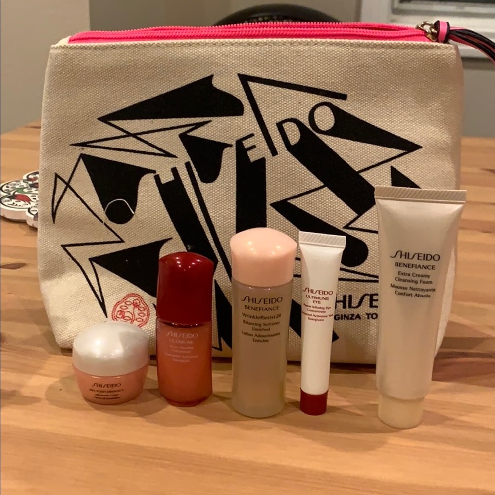 Shiseido cosmetics bag with 5 deluxe samples